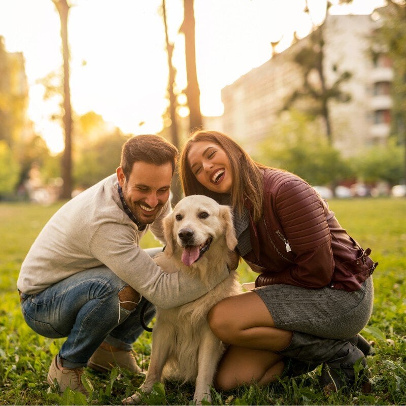 Young-couple-with-dog